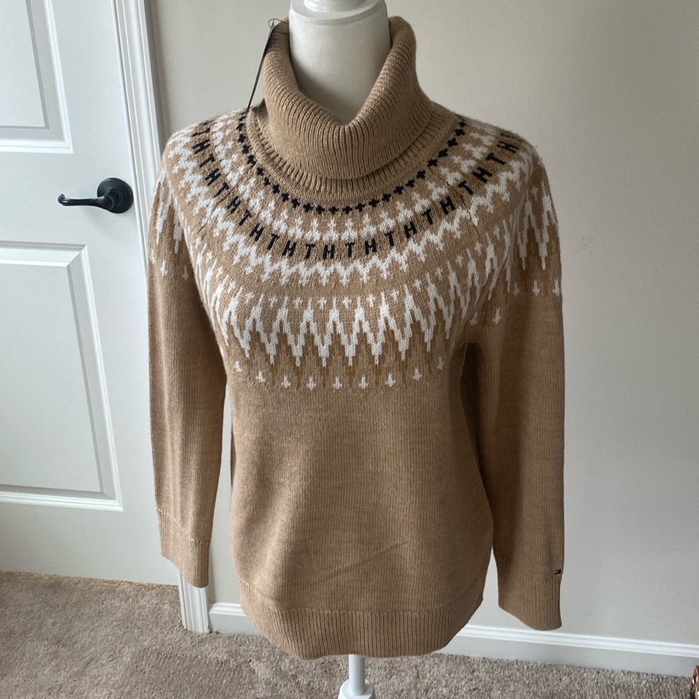 NEW Tommy Hilfiger Women’s Medium Sweater